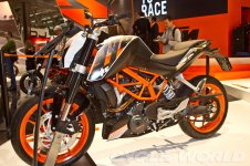 2013-KTM-390-Duke_001[1].jpg