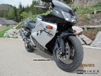 yamaha__yzf_1000_thunderace_2000_3_lgw.jpg