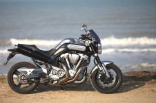 Yamaha_MT-01_-_2006_model_-_right.jpg