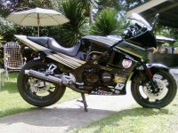 Kawasaki-gpz400-1.jpg