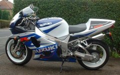 suz-gsxr750-02-bikepics-40286.jpg
