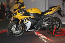 800px-Yamaha_YZF_R1_2006_50th_Anniversary.jpg