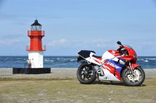 HondaRVF400.jpg HondaRVF400.jpg