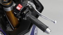 2015-Yamaha-YZF-R1-EU-Race-Blu-Detail-021.jpg