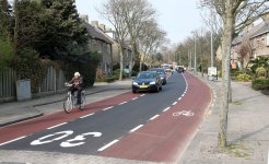 1024px-Fietsstrook_Herenweg_Oudorp.jpg