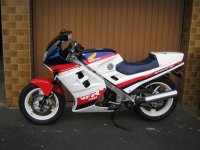 VFR 750 1987-88-89 HRC färger 1.jpg