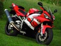 Yamaha-R1-Right-Side.jpg