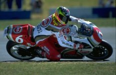 Alex Barros suzuki rgv 500cc.jpg