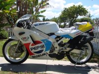 suzuki_rgv_250_vj21_pepsi.jpg