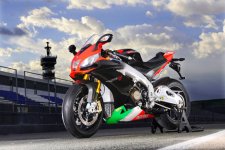 2011-Aprilia-RSV4FactoryAPRCSEa-small.jpg