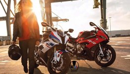 2019-BMW-S1000RR-brochure-leak-01.jpg