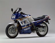 yamaha_fz750_3.jpg