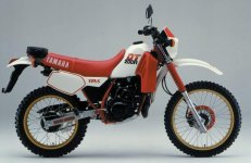 Yamaha DT200R 85  2.jpg