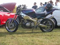 Resize of Kens street fighter nr 4 Yamaha Fzr 600r -94 med thundercat motor.jpg