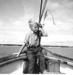 Vilgot Andersson i fören på Elly.jpg