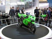kawasaki-zx6r-05-bikepics-237957.jpg
