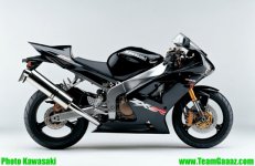 zx636r_mod03_noir.jpg