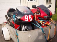 småbarnen fastspända.jpg