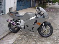 stylad gsxr-750 grå.jpg