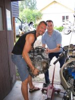 Pluto lyfter sin motor.JPG