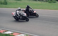 Falken.R1000.Vinnarna.Handskak.jpg