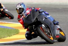 pedrosa_testar_RC211V_valencia_20051109.jpg